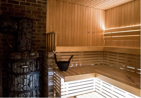 Die Installation einer Sauna ist eine schwierige Aufgabe für jeden, der sie hat