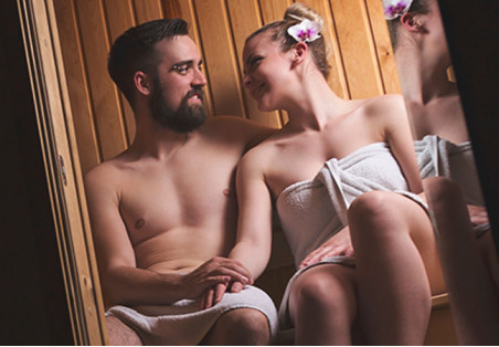 Valentinstag in der Sauna: So schaffen Sie eine romantische, gemütliche und sinnliche Atmosphäre