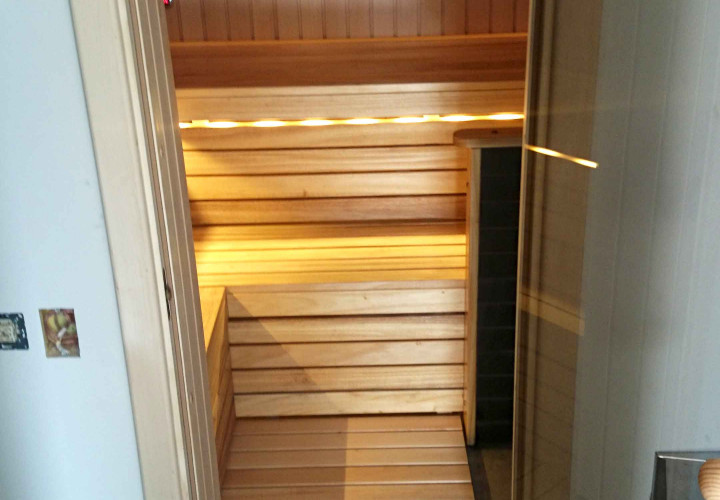 Sauna mit Aroma- und Wasserdosiersystem