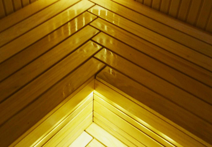 Sauna mit Abachi-Holz