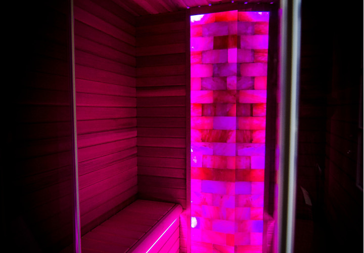 Infrarotsauna mit Himalaya-Salzwand