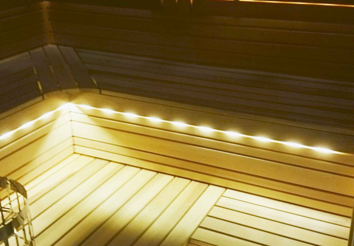 Sauna mit integriertem Zylinderofen