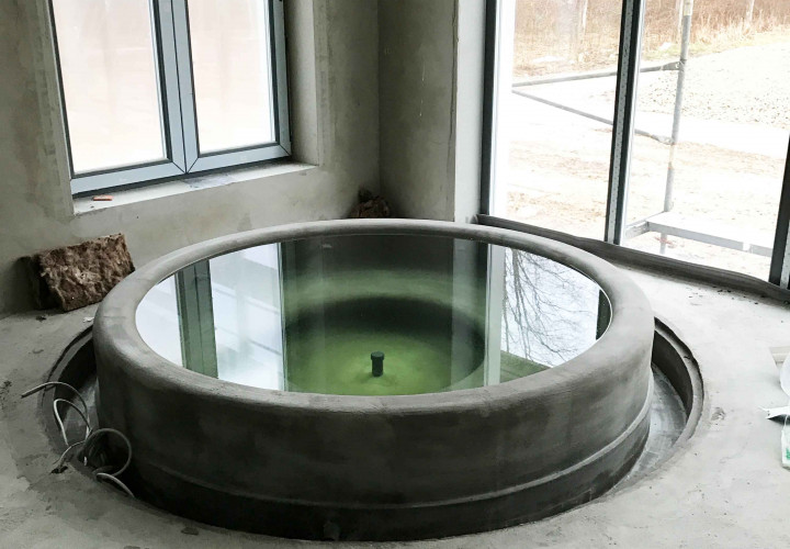 Innenpool mit Hydromassage