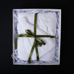 Geschenkset für Sie - WEISS, 75x140 cm, in Geschenkbox. Schürze und Mütze für die Sauna 