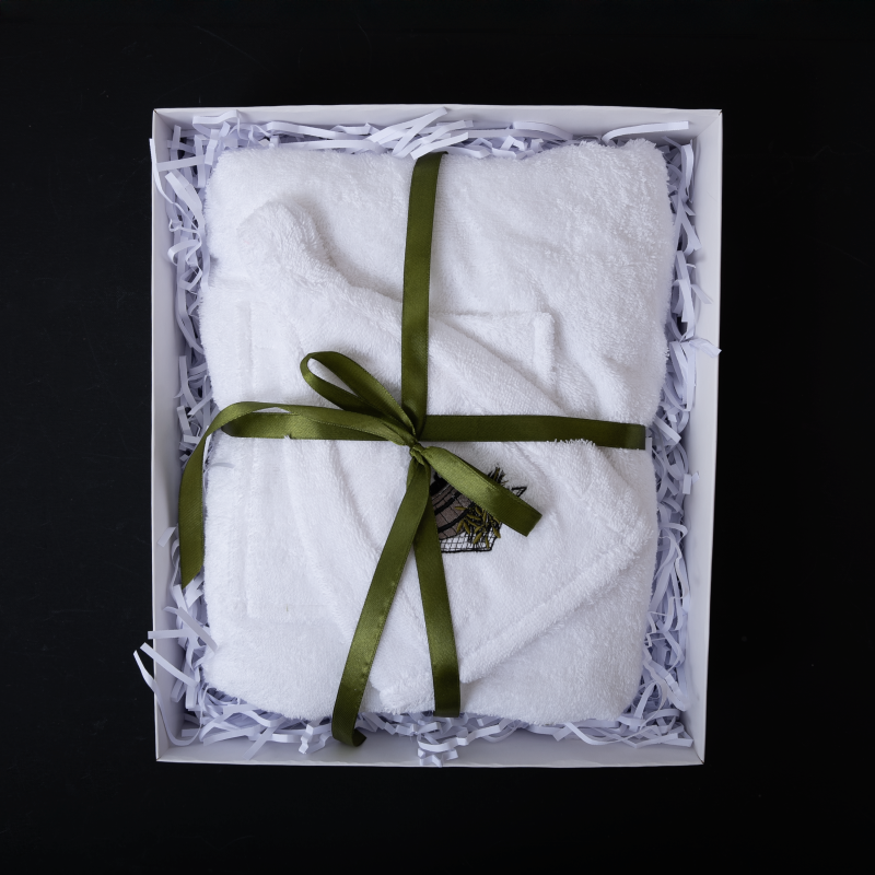 Geschenkset für Sie - WEISS, 75x140 cm, in Geschenkbox. Schürze und Mütze für die Sauna