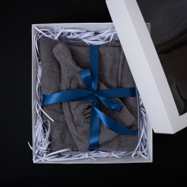 Geschenkset für Ihn - GRAU, 55x150 cm, in Geschenkbox. Schürze und Mütze für die Sauna  Geschenkset für Ihn - GRAU, 55x150 cm, in Geschenkbox. Schürze und Mütze für die Sauna