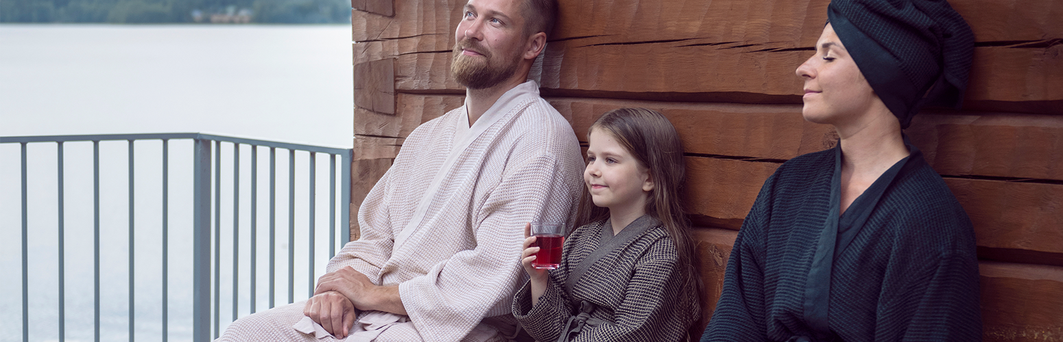 Saunakleidung: Synthetische Stoffe haben hier nichts zu suchen.