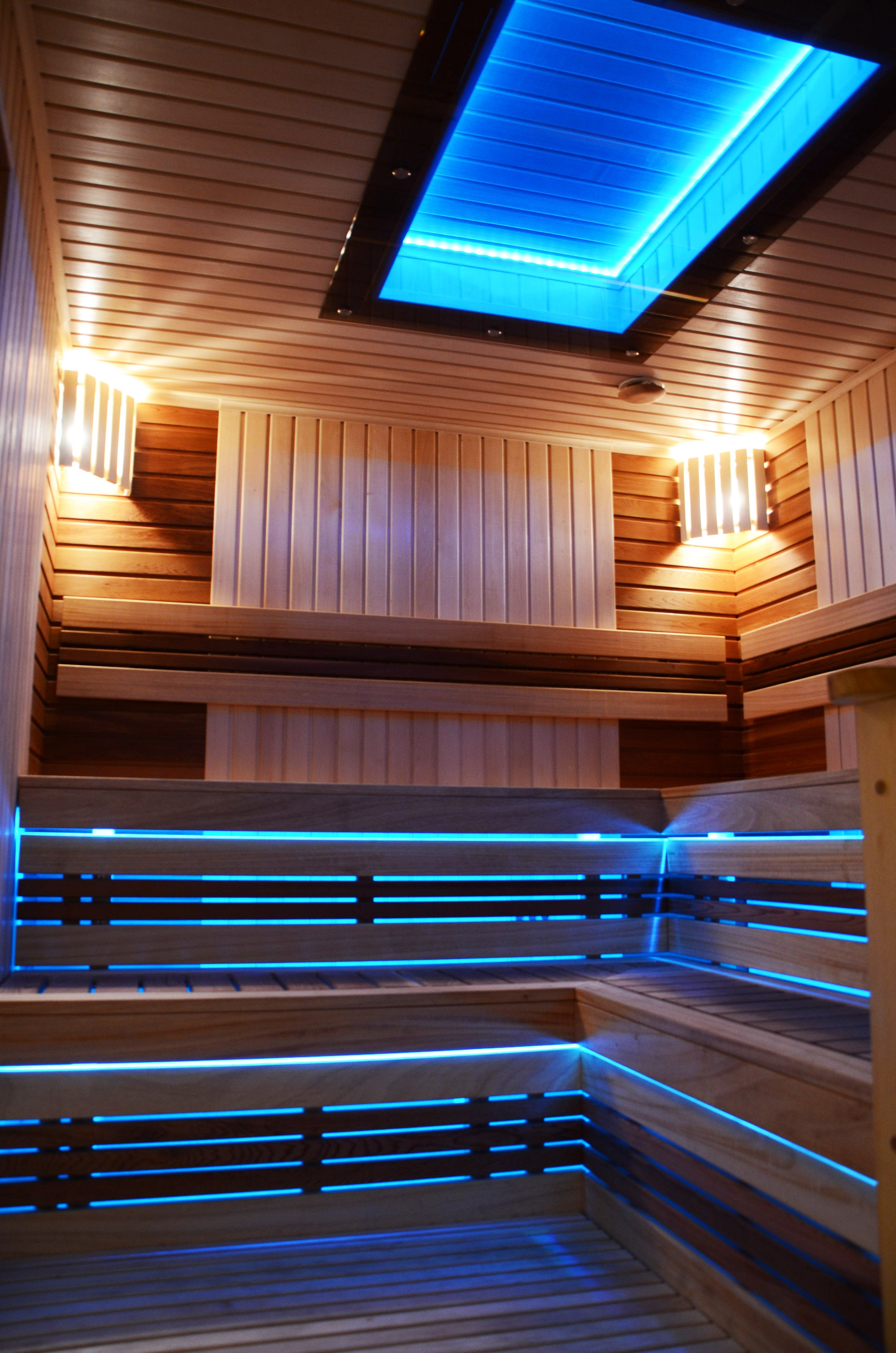 Sauna mit Holzofen und Glasdecke