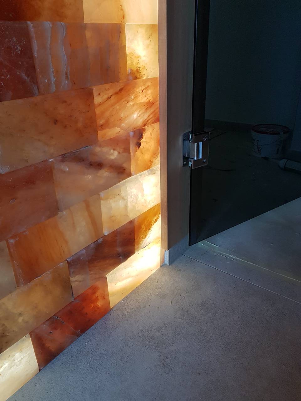 Kombi-Sauna mit Himalaya-Salzwand