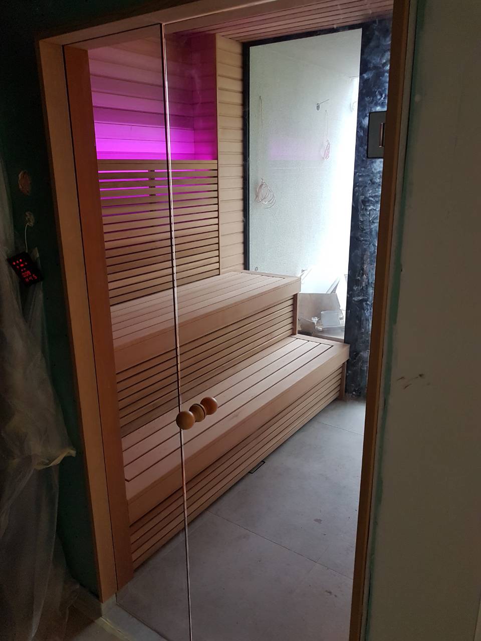 Kombi-Sauna mit Himalaya-Salzwand