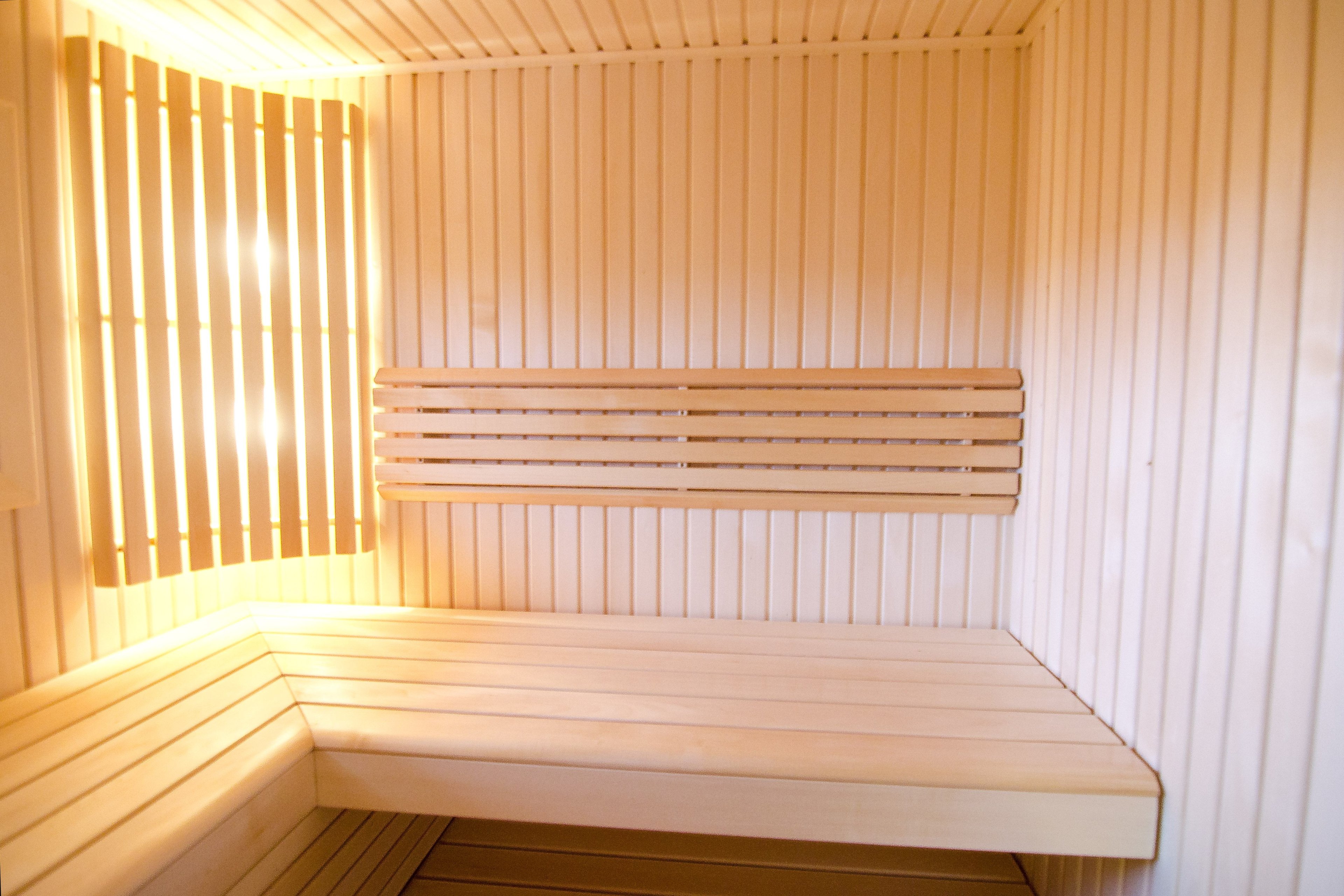 Minimalistische Lindenholzsauna