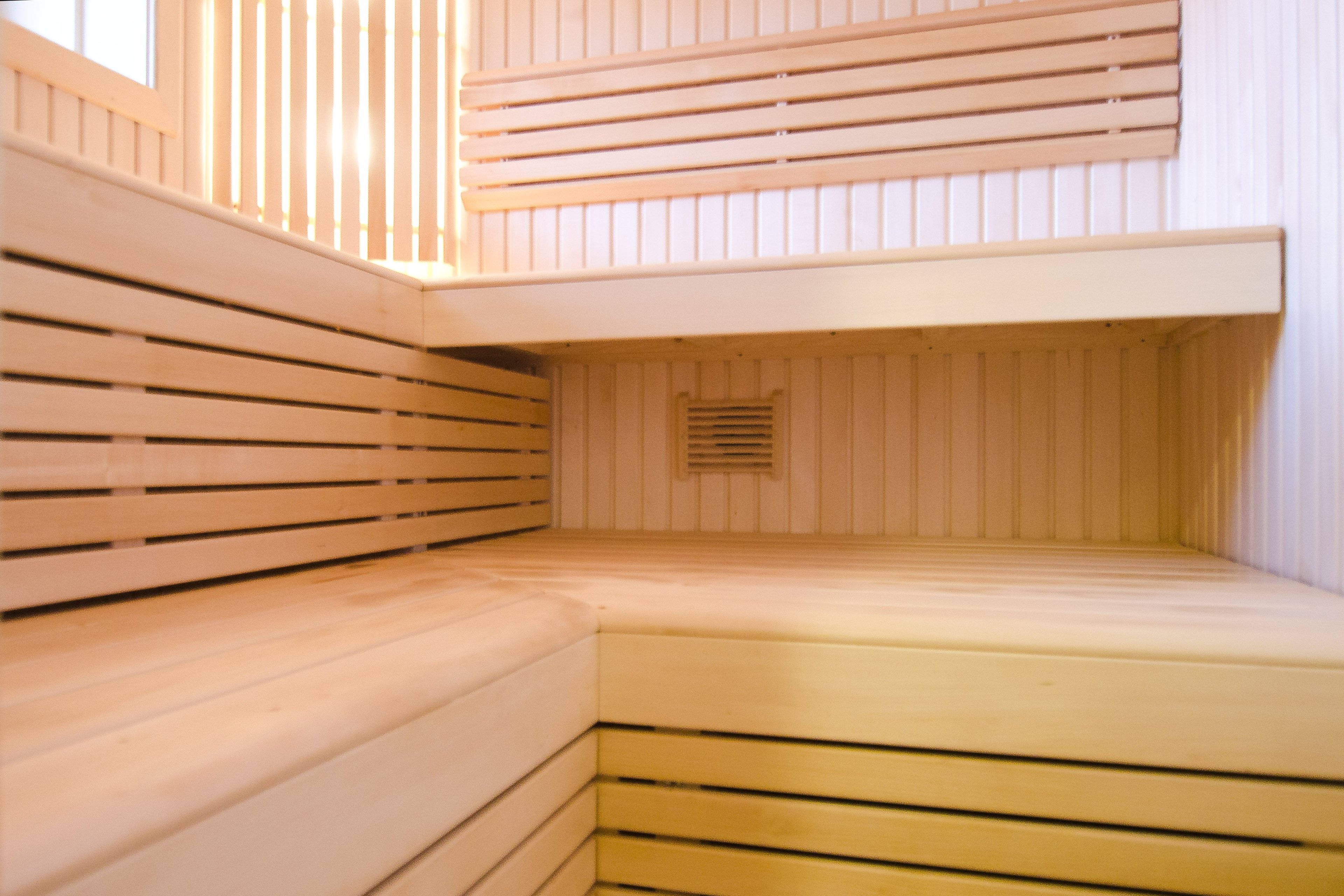 Minimalistische Lindenholzsauna
