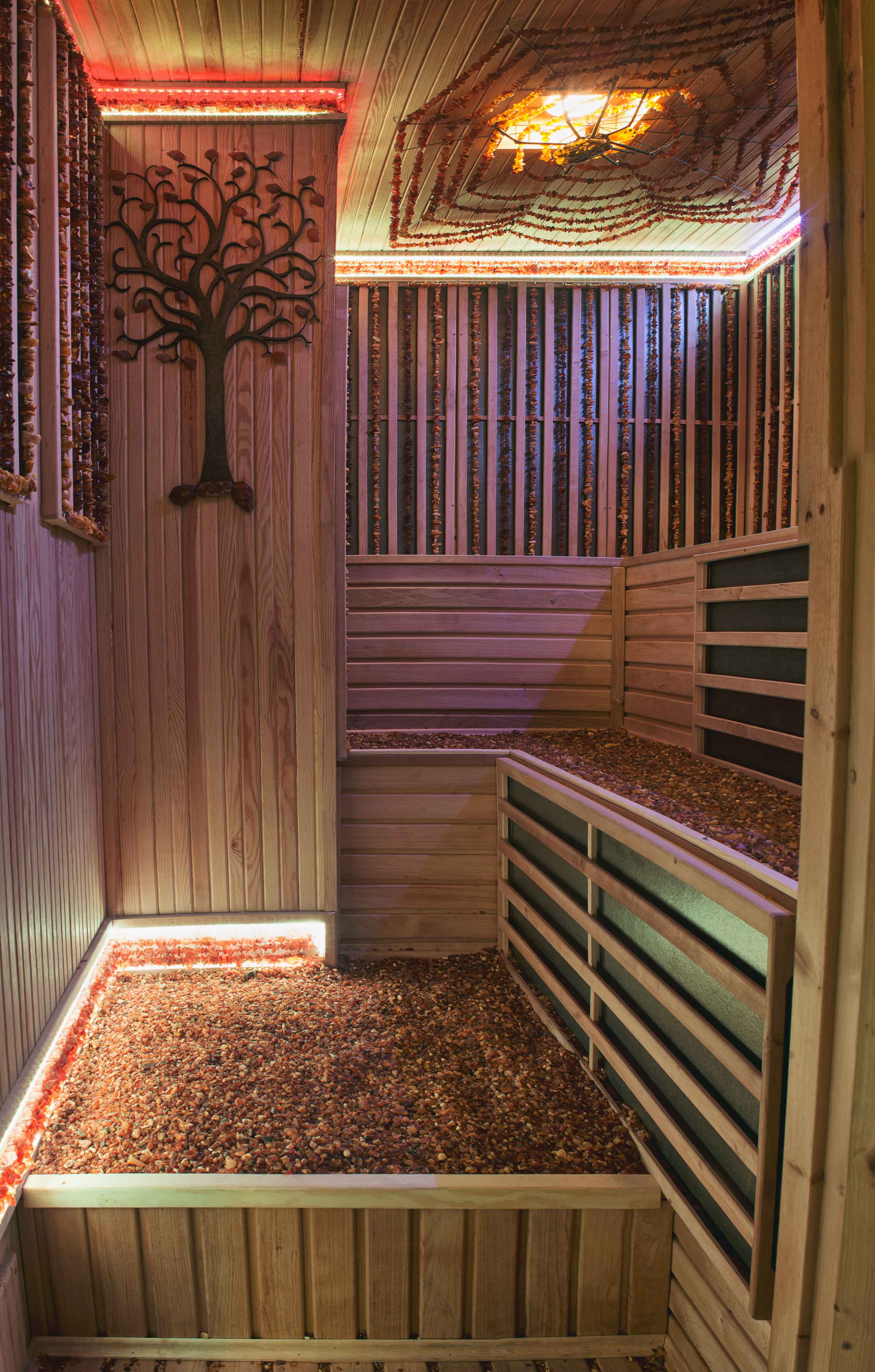Infrarotsauna mit bernsteinfarbenem Interieur