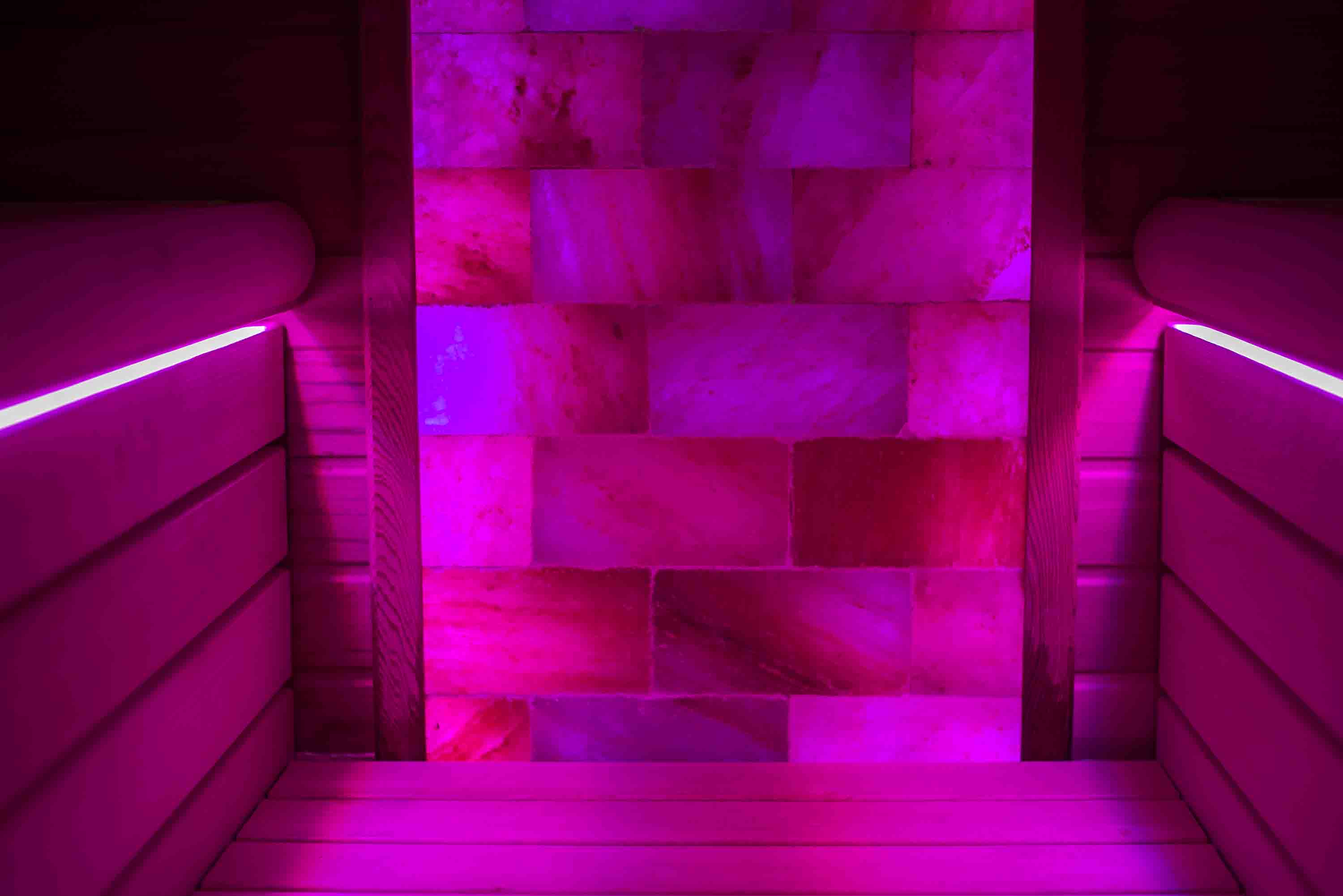 Infrarotsauna mit Himalaya-Salzwand