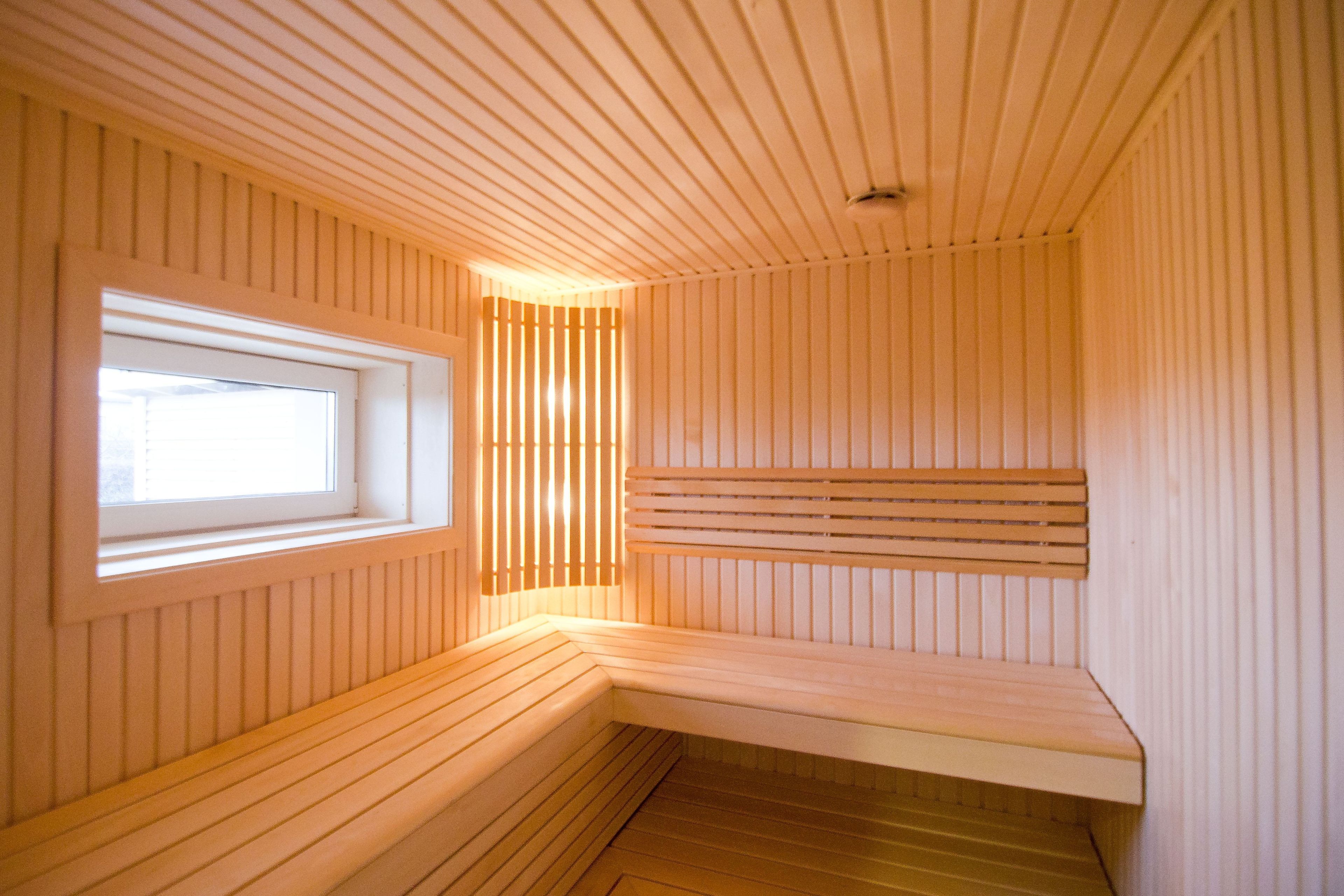 Minimalistische Lindenholzsauna