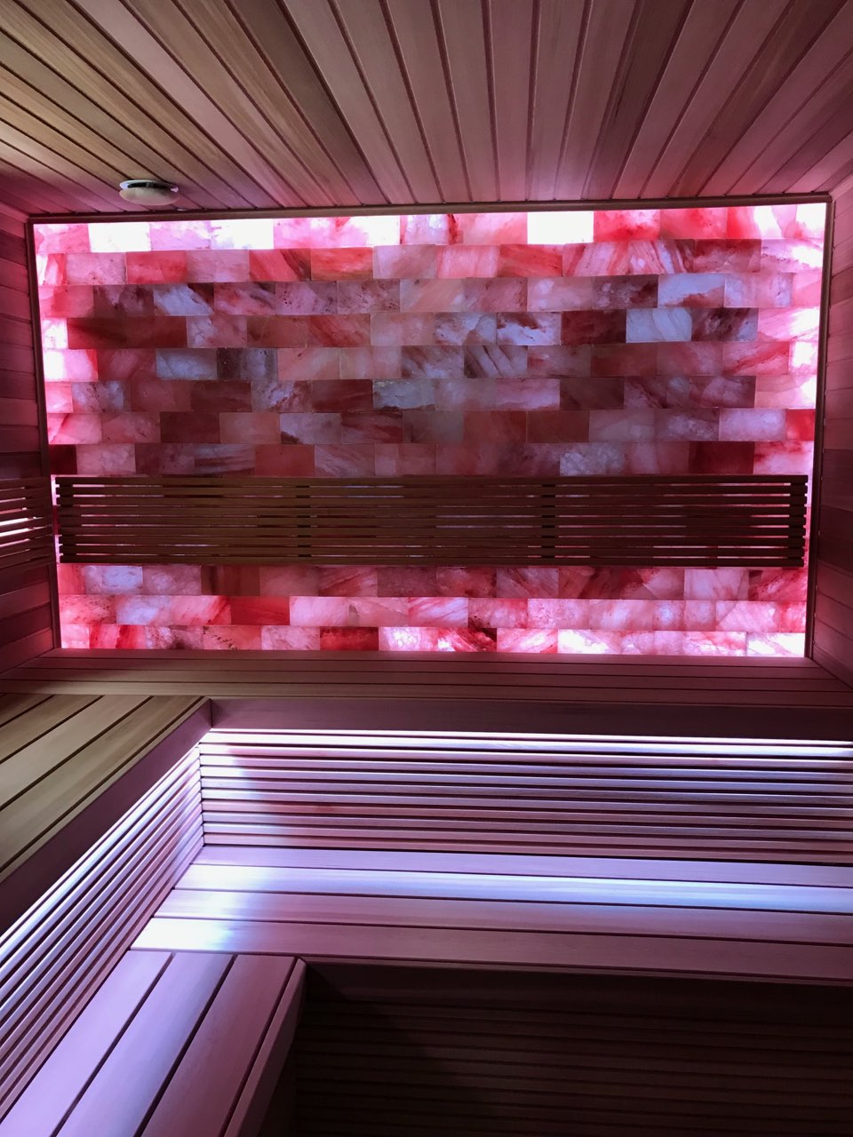 Infrarotsauna mit Dampf und Himalaya-Salzwand